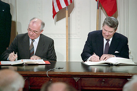 Gorbatchev avec le président Reagan